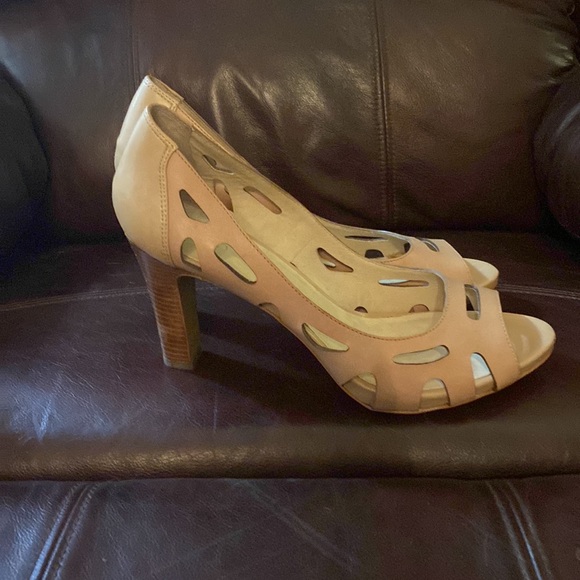High Heel Shoes - Picture 2 of 2